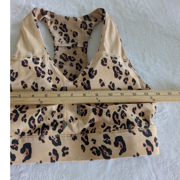 Fabletics Sports Bra Cheetah Print 'On The Go' Midi‎ Medium Impact - Picture 2 of 7